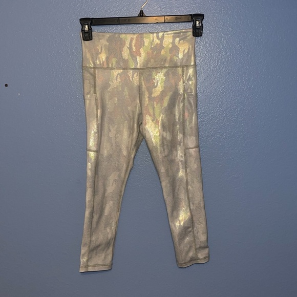 ZYIA Active Metallic Camo Print Leggings - size 4. L - Picture 4 of 7